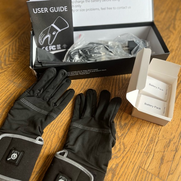 Intelligent Heating Black Heated Superior Gloves - Picture 2 of 9